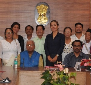 The Governor of Arunachal Pradesh Shri P.B. Acharya meeting with the State Brand Ambassadors (Nav Ratnas) for Swachh Bharat Committee at Raj Bhavan, Itanagar on 1st September 2017. 